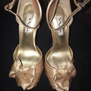 Nina Gold Satin Dress Heels!! Beautiful shoes!!